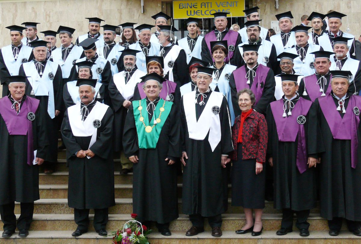 Committee and Senate members after DHC Jules Janick ceremony