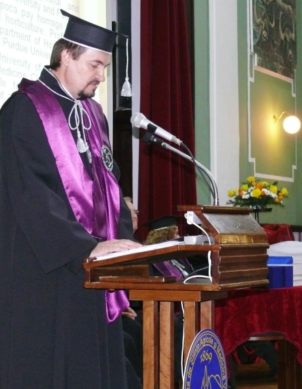 Dean Radu E. Sestras presenting Laudatio for Jules Janick DHC